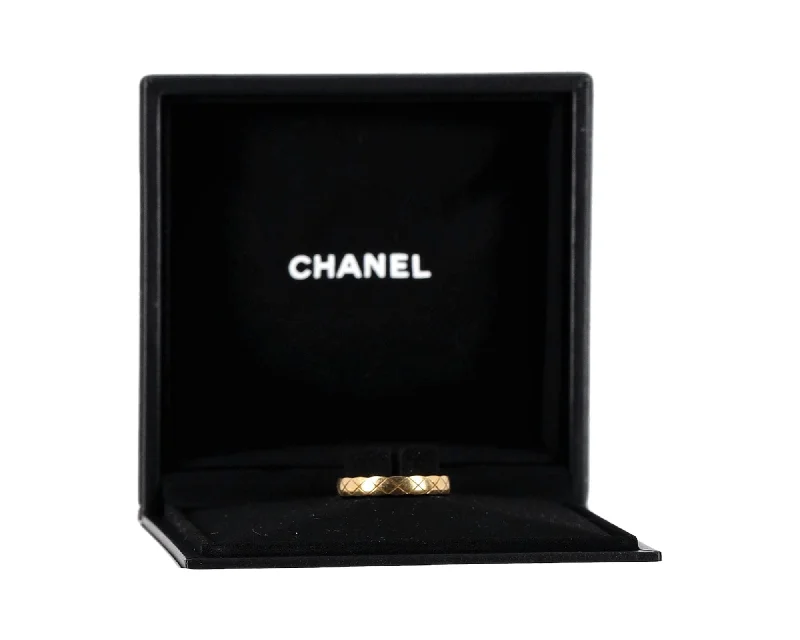 women princess cut solitaire engagement rings -Chanel Mini Coco Crush Ring in 18k Gold Metal